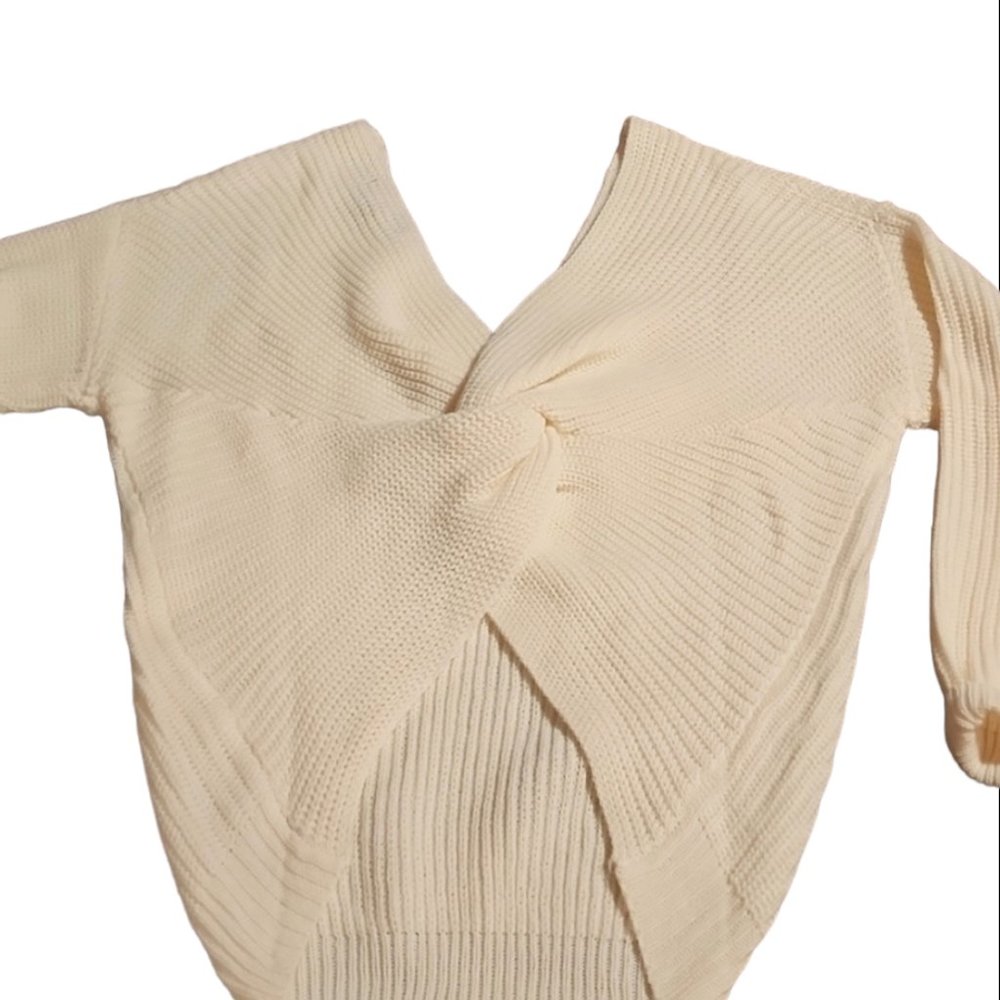 Love Tree White V-Neck  Sweater Size: S - Picture 10 of 16